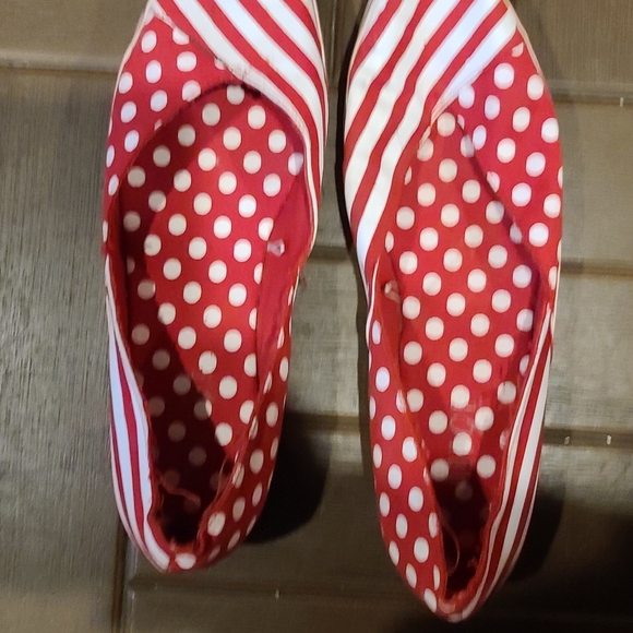 Red - Picture 5 of 6